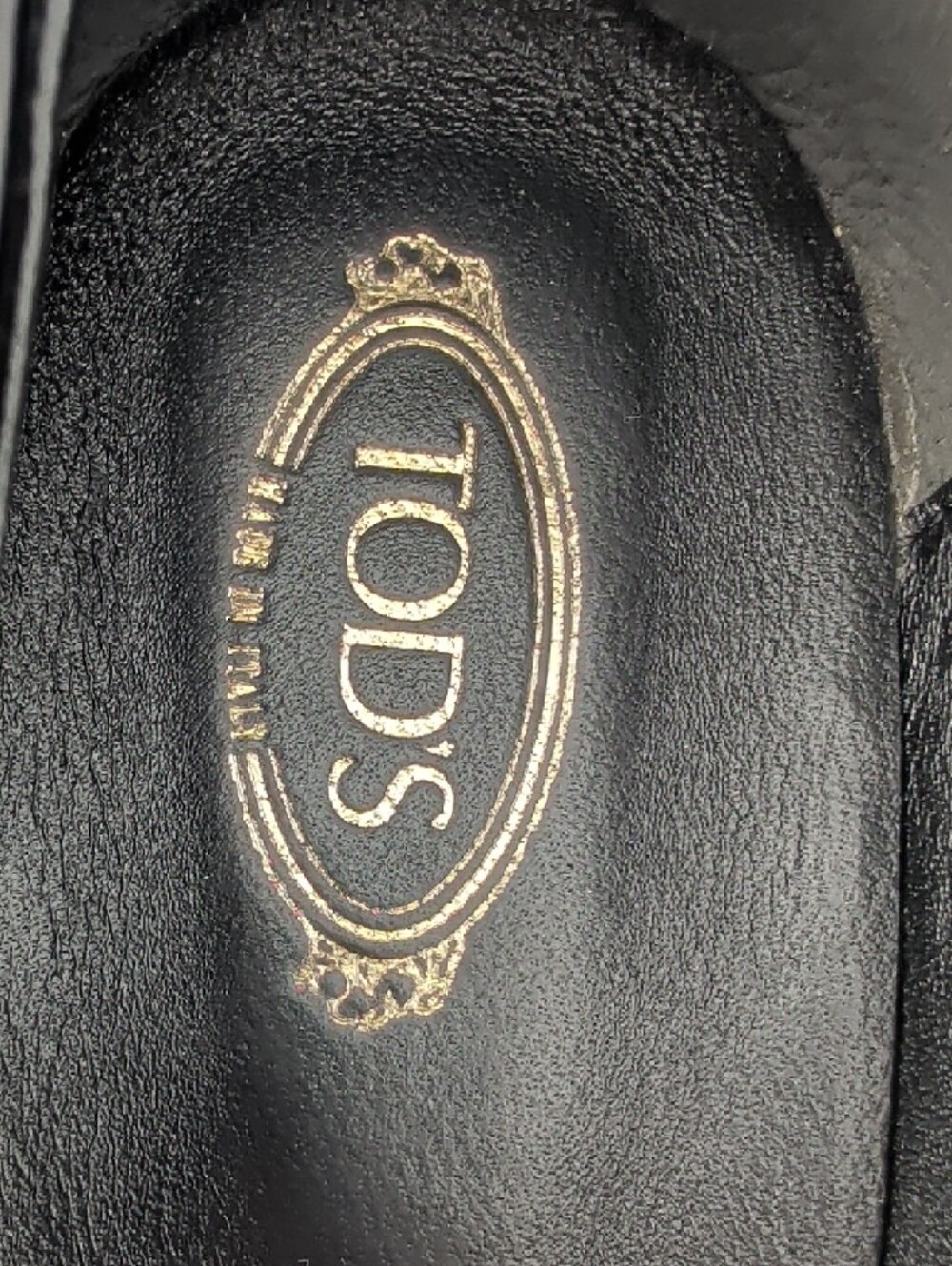 Tod's Black Leather Made In Italy Gold Metal Logo Women's 38.5 - Picture 2 of 16